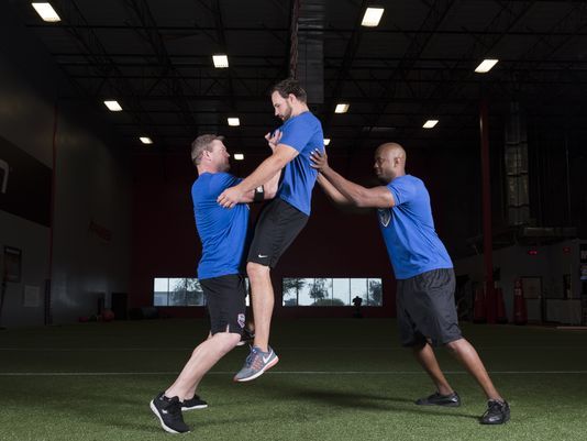 We’re not saying in theory this works; we’re saying we know it works,” former NFL lineman Scott Peters (left) says of his Safe Football method practicing with the Indianapolis Colts. (Photo: Joe Giannetti/Photographing Strength)